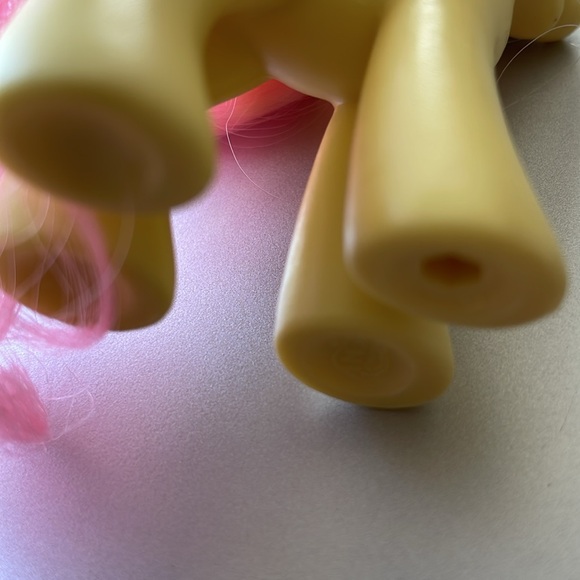 My Little Pony MLP G4 Fluttershy Friendship Is Magic 3 Inch Pony Toy - Picture 4 of 4